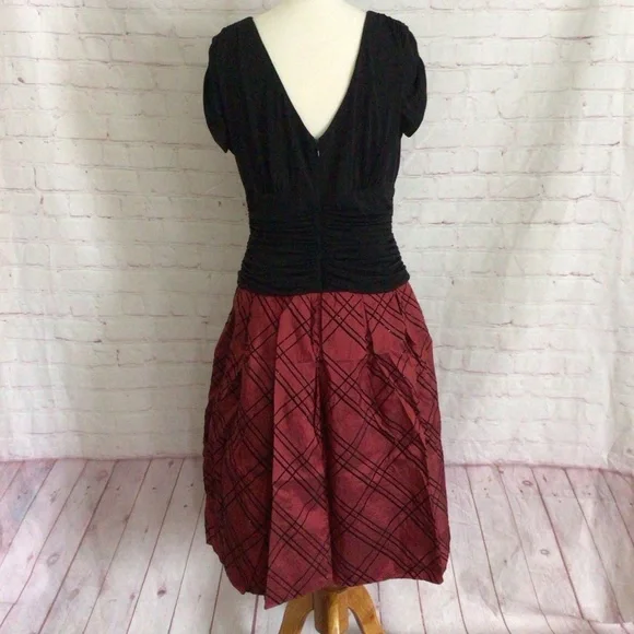 Dress Barn Collection Red and Black V-Neck Formal Dress - Size 12 - Picture 6 of 13